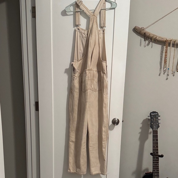 Levi’s Overalls Tan - Picture 9 of 10